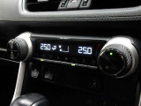車内の温度管理に便利なオートエアコン☆