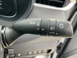 見やすいメーターパネルで、運転に必要な情報をすぐに確認できます。洗練されたデザインが、ドライビングをより楽しくします。