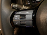 【ステアリングリモコン】ステアリングにオーディオ調節可能なスイッチが装備されていますので運転中でも視線をそらさずにオーディオの調節が可能です!