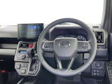 運転席まわりです。 各操作スイッチは使いやすい位置に配置されてます。