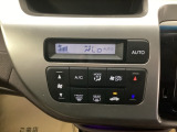 オートエアコンで、毎日のドライブを快適に。温度、風量を自動で調整し、理想的な車内環境を提供します。