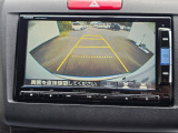 駐車時の安全確認をサポートするバックカメラも使用できます。インターナビで様々な情報を得ることもできます。