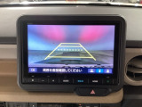【バックカメラ】運転が苦手な方も車庫入れラクラクです!ギアをリバースに入れれば自動的に切り換わりますので、面倒な操作は不要です♪狭い駐車場もお車を傷つけず安心ですね!