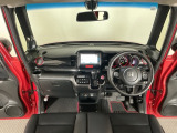 【前方視界】開放的な前方視界!運転がしやすく疲れにくいです♪窓が大きく、見通しがとっても良いおクルマですよ♪
