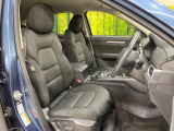 運転席シート廻りは使用感も少なく、良好な状態となっています。前オーナー様が丁寧に使っていたことがよくわかりますね。