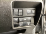 パワースライドドアの開閉はスマートキーのリモコンやドアノブは勿論、運転席側のスイッチ操作でも開閉ができ、安全・簡単です。