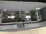 ラゲッジアンダ-スペ-スにはパンク修理キット