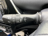 雨天時でもクリアな視界を確保。運転中の安全性を高めます。直感的な操作で、悪天候時でも安心して運転に集中できます。