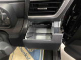 運転席と助手席には、回転式のインパネカップホルダーが装備されています。