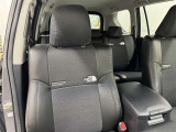 高いホールド性で運転姿勢が安定します。長距離ドライブでも疲れにくいのが魅力です。