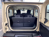 リアシートの背面と荷室は汚れに強い防汚タイプ☆