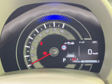 視認性の高いメーターで、運転に必要な情報をしっかり確認できます。運転状況を的確に把握し、安全運転をサポートします。