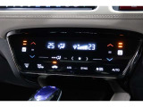 運転席と助手席の温度設定の変更が可能な左右独立タイプのデュアルエアコンです♪♪♪暑がりな人・寒がりな人も誰もが車内を快適にお過ごしいただけます♪♪♪
