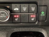 運転席と助手席にシートヒーターが付いています☆寒い時期に腰周りを温めてくれるので体全体が温まりやすいのは勿論、暖房と違い顔に風が当たらないので、乾燥肌やドライアイの方でも大丈夫☆