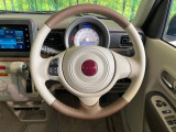 インテリアに合わせたデザインのステアリングは、運転される方のことも考え、運転しやすい形状、大きさです。是非一度、実際に触ってお確かめください。
