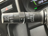 雨天時でもクリアな視界を確保。運転の安全性を高めるワイパーレバーです。
