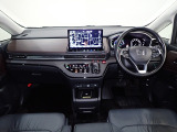 【前方視界】開放的な前方視界!運転がしやすく疲れにくいです♪窓が大きく、見通しがとっても良いおクルマですよ♪