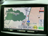 目的地設定は簡単。ドライブの計画もスムーズに進められます。詳細な地図データで、初めての道でも安心してお出かけいただけます。