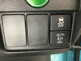 VSA装備車です。VSAはドライバーの操作と車の動きを見守っています。もし車の挙動が乱れたとき、4輪別々にブレーキをかけたり、エンジンパワーをしぼることによって車を安定させます。