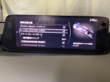 フロントのレーダーセンサーが前方車との車間距離を計測し、ディスプレイに表示。車速に応じた車間距離も近づきすぎた場合にお知らせをディスプレイに表示します。