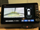 リバースギアに入れるだけで後方の表示へ切り替わります。夜間や雨の日の駐車も楽になりますよ。