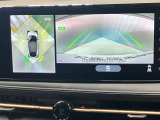 【アラウンドビューモニター】車を上から見下ろしているかのような映像で周囲の状況がひと目で確認、狭い駐車場に駐車するときも安心です♪