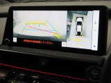 パノラミックビューモニター付きです。車両を上から見たような映像をディスプレイオーディオ画面に表示。運転席からの目視だけでは見にくい、車両周辺の状況をリアルタイムでしっかり確認できます。