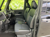 運転しやすい位置に配置された操作系で、スムーズな運転をサポート。快適なドライブを心ゆくまでお楽しみください。