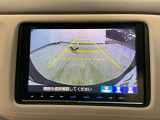 【バックカメラ】運転が苦手な方も車庫入れラクラクです!ギアをリバースに入れれば自動的に切り換わりますので、面倒な操作は不要です♪狭い駐車場もお車を傷つけず安心ですね!