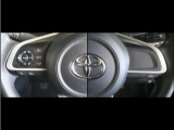 ステアリングスイッチ付き。前方から目を離すことなく操作することが可能です。