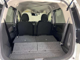 【多彩なシートアレンジ】背もたれを倒すとより多くの荷物を乗せることができます。