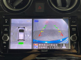 【アラウンドビューモニター】まるでクルマを真上から見下ろしたかのような視点で駐車をサポートします!クルマの斜め後ろや真横など、前後左右の4つのカメラの映像が合成されて、モニターに映し出されます。