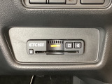 ハンドルの右下にETC2.0がついています。高速道路の料金所の通過も楽々です!。 カードの取り出しもしやすい場所についています。