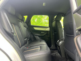 広々とした後席空間は、長距離移動でもゆったりと過ごせます。快適な座り心地で、同乗者にもリラックスした時間を提供します。