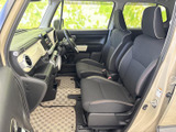 機能的な操作系が配置された運転席。直感的に操作でき、安全運転をサポートします。落ち着いた空間で集中できます。