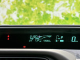 視認性の高いメーター類が、運転に必要な情報を的確に伝えます。直感的に操作でき、安全運転をサポートする設計です。洗練されたデザインも特徴です。