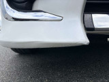 フロントバンパー部のキズの写真です。修理も受け付けておりますのでお気軽にスタッフへご相談ください!