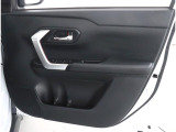 運転席からすべての窓の開け閉めが可能です!!