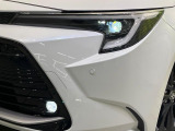 【LEDヘッドライト】悪天候や夜間走行時も良好な視界を確保し安心して運転できる高輝度LEDヘッドライトを装備!点灯速度が早く、消費電力も抑えられています。