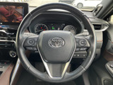 握りやすいステアリングは、運転操作をスムーズにします。快適なドライビングポジションを実現し、長距離運転でも疲れにくい設計です。