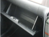 【グローブBOX】車検証、メンテナンスノート等収納できます。