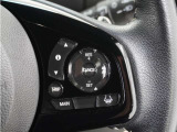 ◆アダプティブクルーズコントロール◆予め設定した車速内でクルマが自動的に加減速。前走車との適切な車間距離を維持しながら追従走行します。【LKAS】車線維持支援システムでステアリング操作を支援。