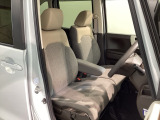 運転席、助手席☆ともに広々としており、ゆとりのある空間となっております♪