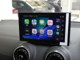 iOSまたはAndroid搭載のスマートフォンとAudiをUSBケーブルを介して接続。AppleのCarPlayやAndroid Autoのアプリを通じて、スマートフォンのコンテンツをMMIディスプレイに表示します。