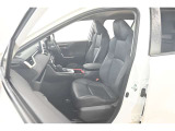 中古車をキレイで気持ちよくお乗りいただけるよう、エンジンルームからシートを外した洗浄まで、目に見えない部分も徹底的に洗浄しています!