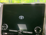 【メーカー純正ナビ】インテリアに溶け込むスタイリッシュな「専用設計」メーカーナビを装備♪視認性や操作性など基本性能にも優れ、より上質なカーライフをお楽しみいただけます。
