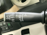 雨天時にもクリアな視界を確保。様々な設定をスムーズに行え、運転に集中できます。使いやすさを追求した設計です。