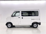 フロントからリヤまで一体感あるスタイリッシュなサイドフォルムです。