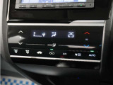 フルオートエアコン搭載。好みの温度に設定するだけで、風向や風量を自動でコントロール!いつでも快適な車内環境に。