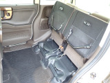 ◆チップアップ&ダイブダウン機構付【ULTR SEAT】は後席座面を左右分割で跳ね上げることができます。トランクで積載できない背の高い荷物をラクラク収納できます。ホンダ車ならではの人気装備です。